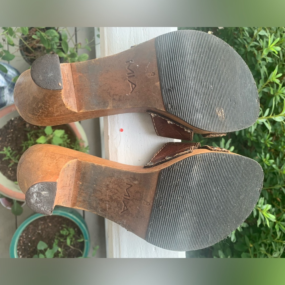 MIA Vintage Wood And Leather Sandals - Picture 3 of 7